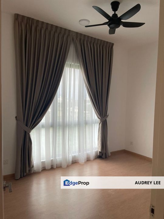 Partly furnished unit for rent in lakepoint , Selangor, Cyberjaya