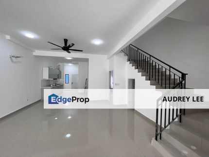 PARTLY furnished terrace for rent in sejati lakeside, Selangor, Cyberjaya