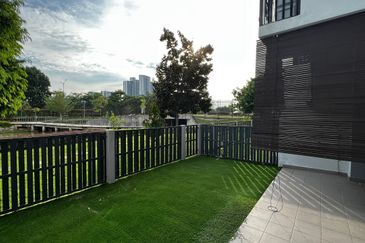 Jewels of Grasmere, Setia Marina