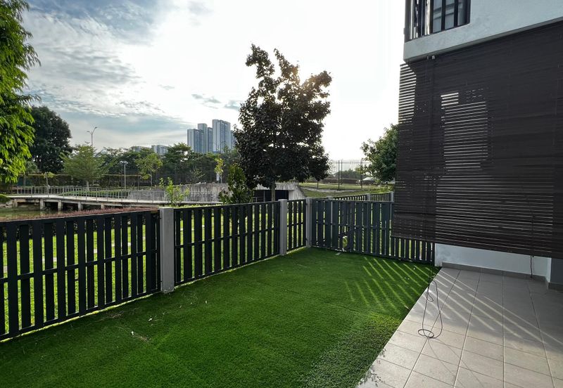 Jewels of Grasmere, Setia Marina