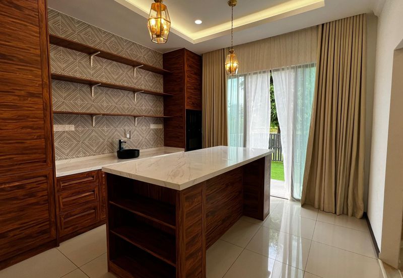 Jewels of Grasmere, Setia Marina