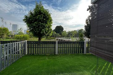 Jewels of Grasmere, Setia Marina