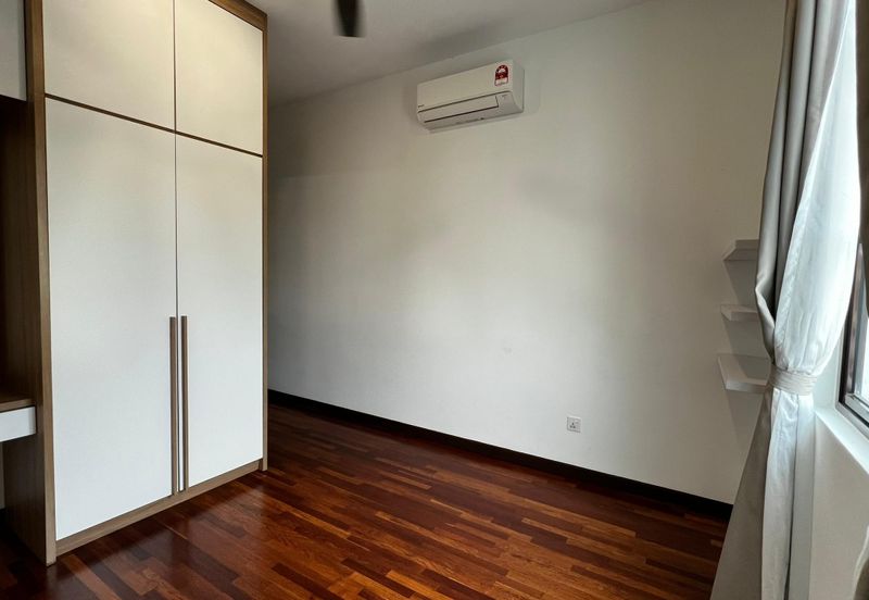 Jewels of Grasmere, Setia Marina