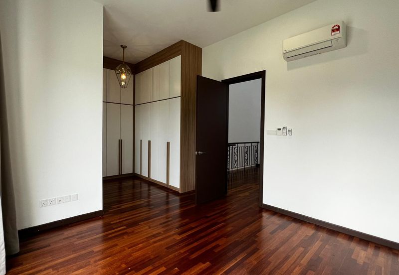 Jewels of Grasmere, Setia Marina