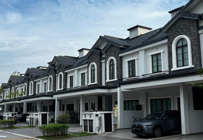 Jewels of Grasmere, Setia Marina