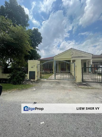 Corner House at Taman Alam Megah with big land and walking distance to shops, Selangor, Shah Alam