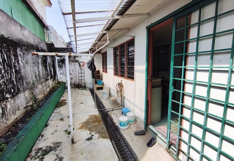 Jalan Sepadu, Taman United