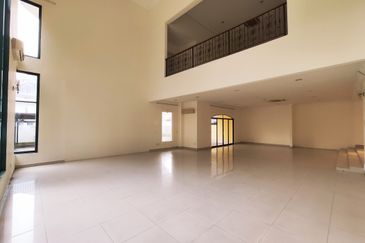 Ampang Hilir Bungalow by the lake