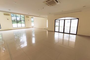 Ampang Hilir Bungalow by the lake