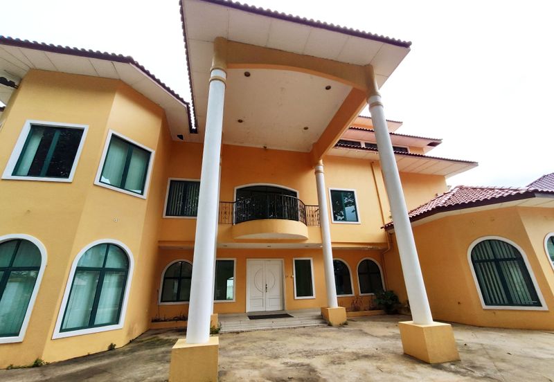 Ampang Hilir Bungalow by the lake