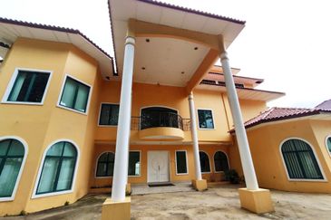 Ampang Hilir Bungalow by the lake