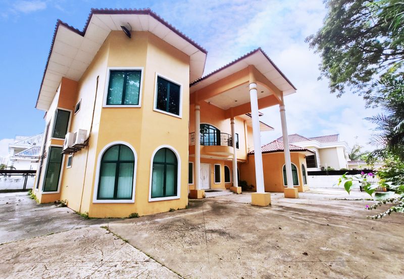 Ampang Hilir Bungalow by the lake