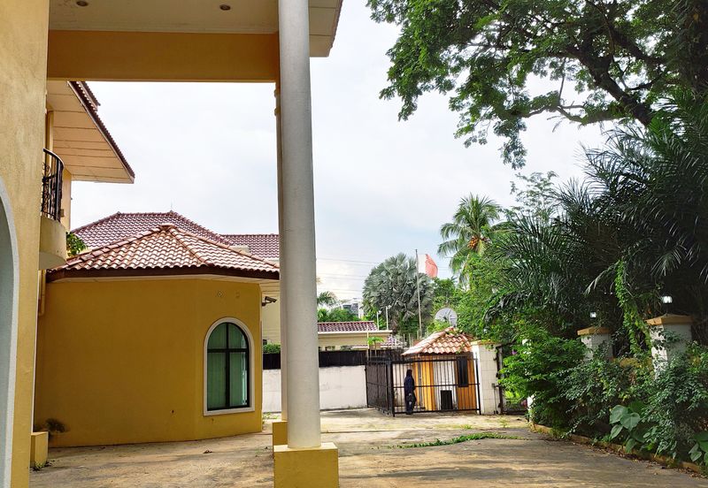 Ampang Hilir Bungalow by the lake