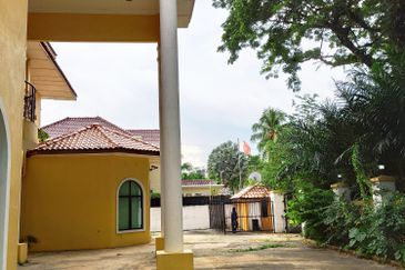 Ampang Hilir Bungalow by the lake