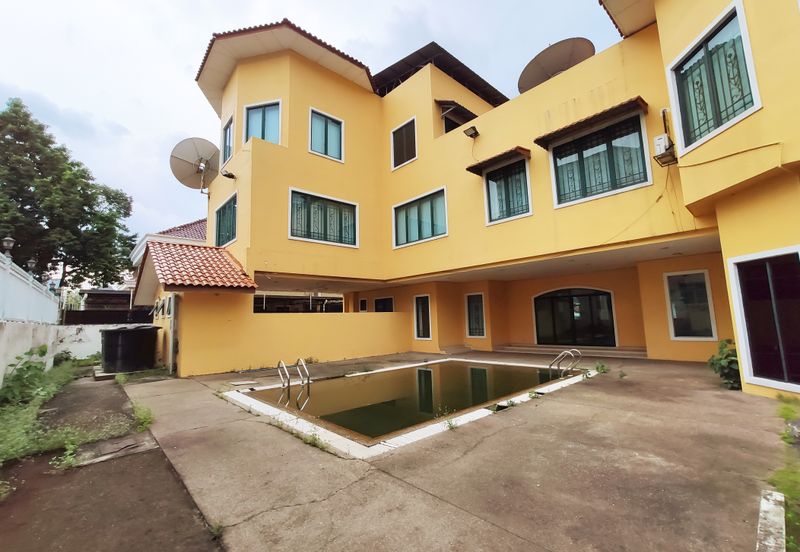 Ampang Hilir Bungalow by the lake