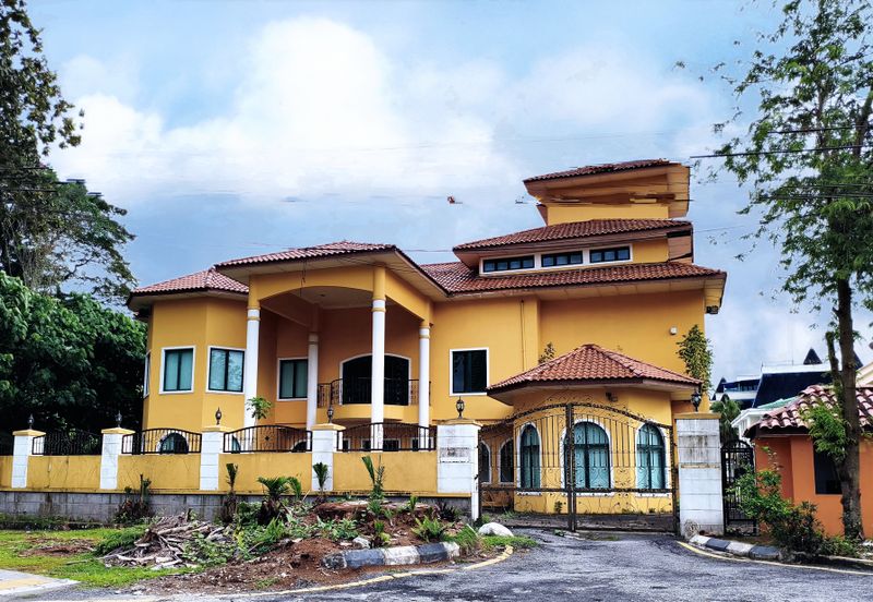 Ampang Hilir Bungalow by the lake