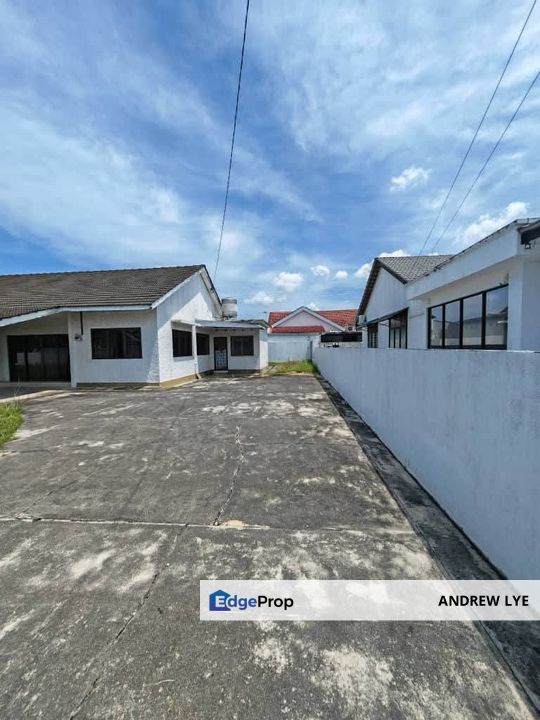 CANNING GARDEN BUNGALOW HOUSE FOR SALE FACING MAIN ROAD, Perak, Ipoh