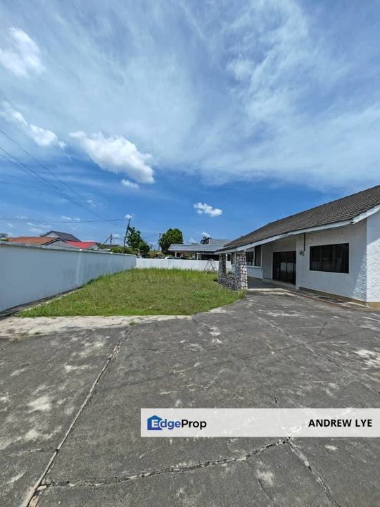 CANNING GARDEN BUNGALOW HOUSE FOR SALE FACING MAIN ROAD, Perak, Ipoh