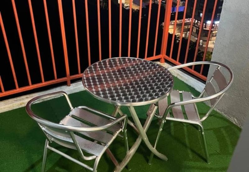 Cameron Emerald Avenue Apartment