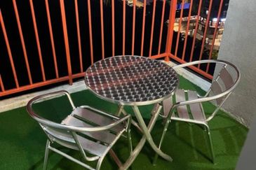 Cameron Emerald Avenue Apartment