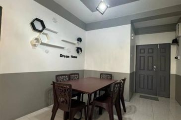 Cameron Emerald Avenue Apartment