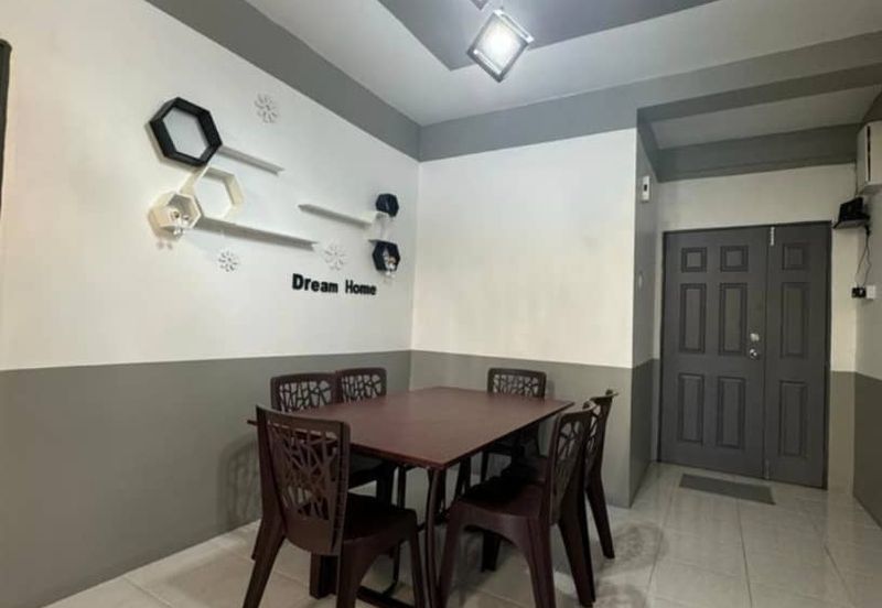 Cameron Emerald Avenue Apartment