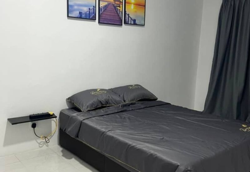 Cameron Emerald Avenue Apartment