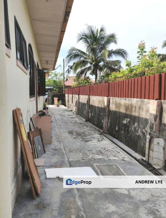 Kampung Simee New Village Bungalow House For Sale , Perak, Ipoh