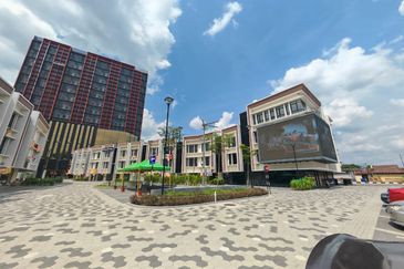 Piccadilly Service Residence @ Greentown