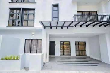 THE COVE HILLSIDE RESIDENCE