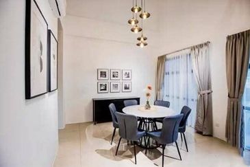 THE COVE HILLSIDE RESIDENCE