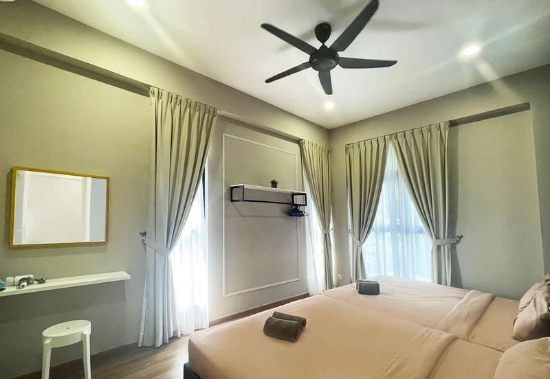 THE COVE HILLSIDE RESIDENCE