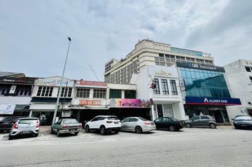 Persiaran Greenhill, Kampung Jawa