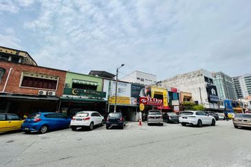 Persiaran Greenhill, Kampung Jawa