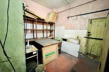 Persiaran Greenhill, Kampung Jawa