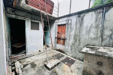 Persiaran Greenhill, Kampung Jawa