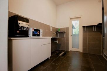 THE COVE HILLSIDE RESIDENCE