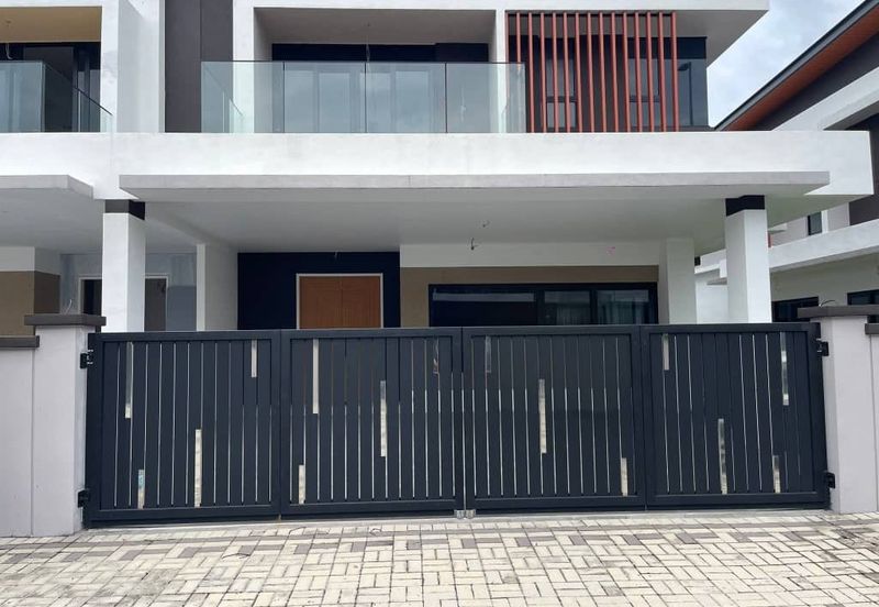 The Grand Thompson Residence