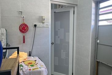 DESA LAHAT SRI -WANG