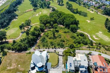 KGSAAS Golf Club, Seksyen 13