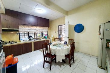 Jalan Suasana, Bandar Tun Hussein Onn