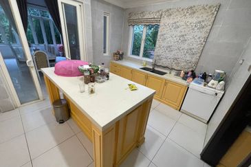 Corner 3 Storey Bungalow Kubah @ Bukit Jelutong