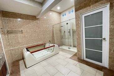 Corner 3 Storey Bungalow Kubah @ Bukit Jelutong