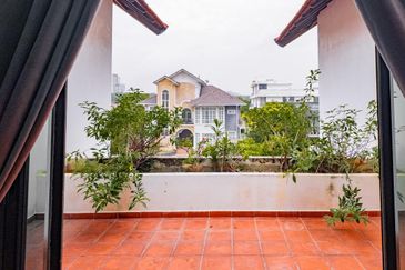 Perdana Lakeview East