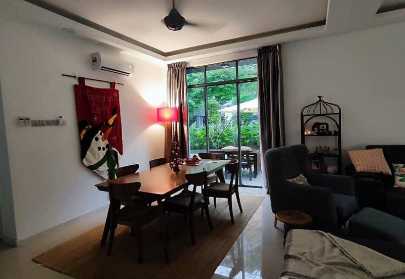 Perdana Lakeview East