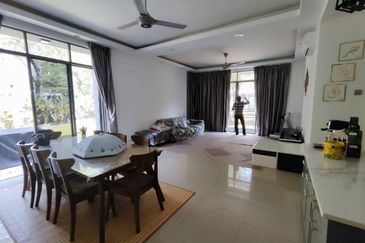 Perdana Lakeview East