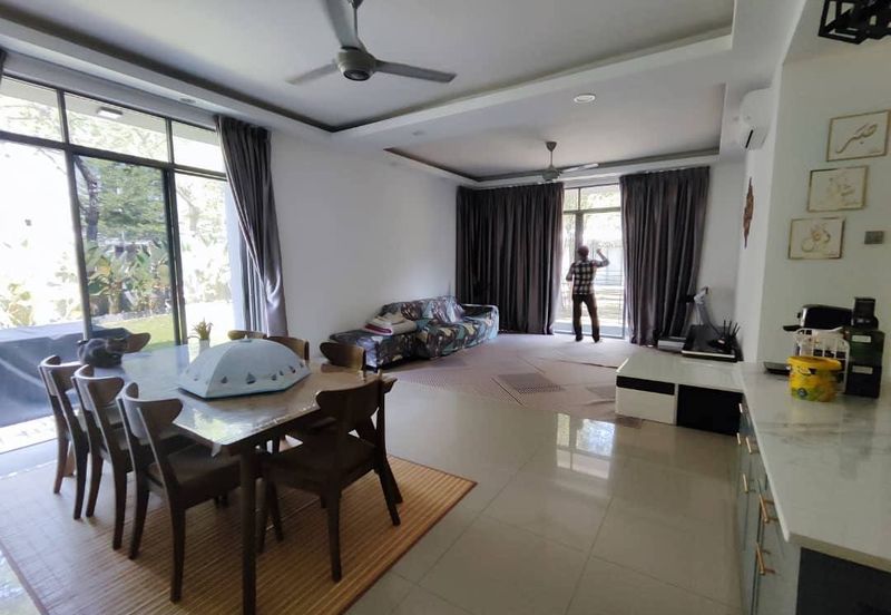 Perdana Lakeview East