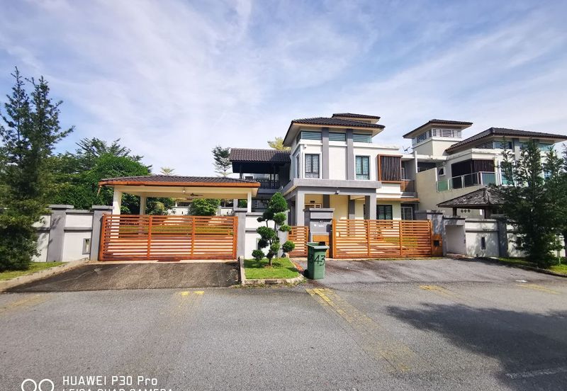 Perdana College Heights