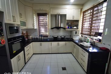 Perdana College Heights