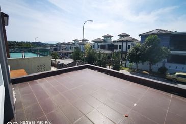 Perdana College Heights